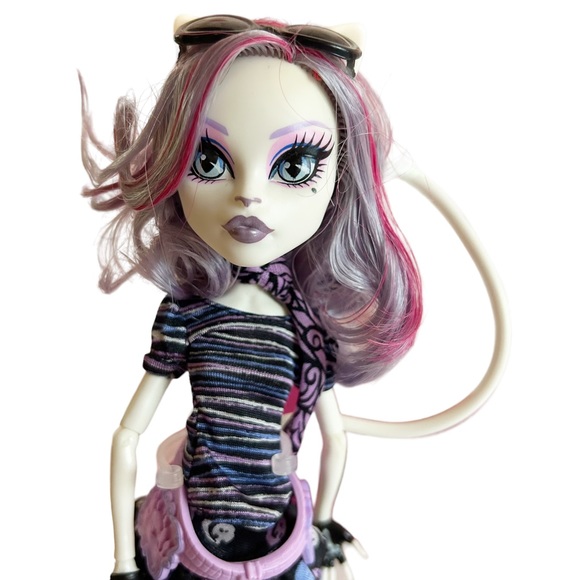 Monster High Scaris Catrine Demew Doll City of Freights - Picture 2 of 6